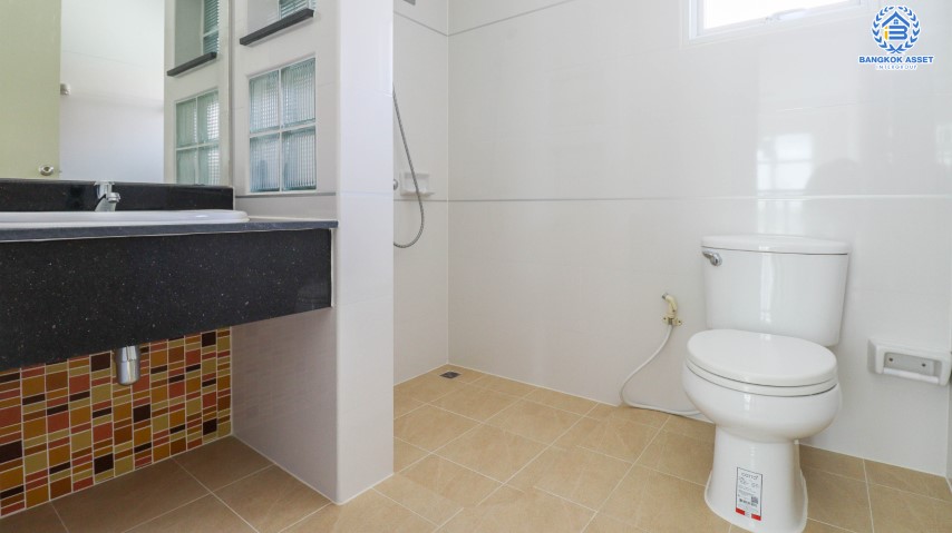 *****บ้านเดี่ยวมือสอง โครงการ ชวนชื่นกรีนบาวด์ กรุงเทพ-ปทุมธานี เนื้อที่ 56.2 ตร.ว. ฟังก์ชัน 3 ห้องนอน 3 ห้องน้ำ 2 ที่จอด บ้านสวยพร้อมเข้าอยู่ ภายในโครงการสภาพแวดล้อมดีมาก ใกล้สนามกอล์ฟ บนทำเลเดินทางสะดวก เชื่อมต่อถนนหลายเส้นทาง ใกล้จุดขึ้นทางด่วน "อุดรรัถยา"